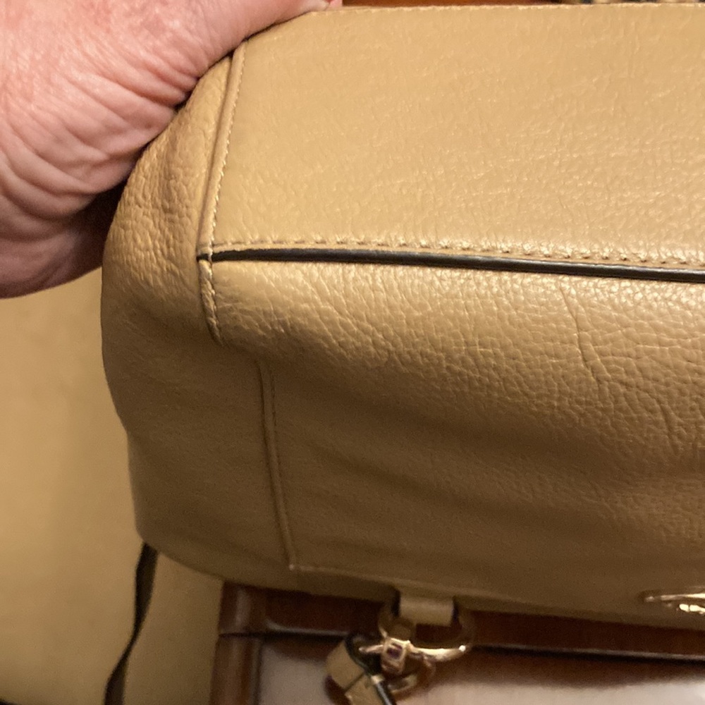 COACH CROSSBODY/SATCHEL. LIGHT TAN. BEIGE INTERIOR. Little ink marks/pocket. EUC - Picture 15 of 16